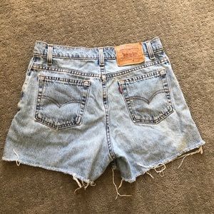 Vintage Levi’s high waist shorts
